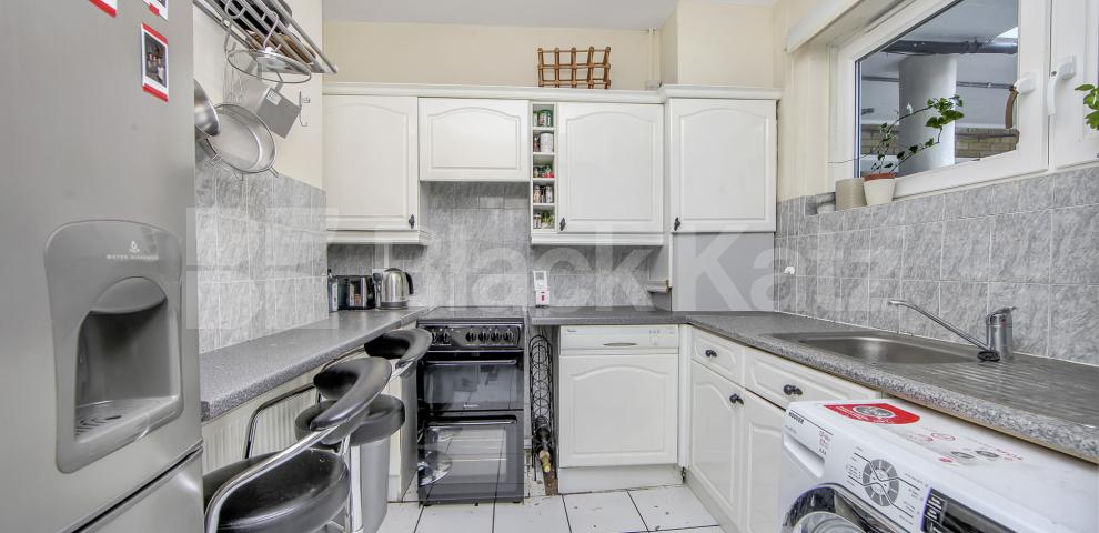 			NEW INSTRUCTION , 4 Bedroom, 1 bath, 1 reception Apartment			 Burbage Close , Borough/London Bridge